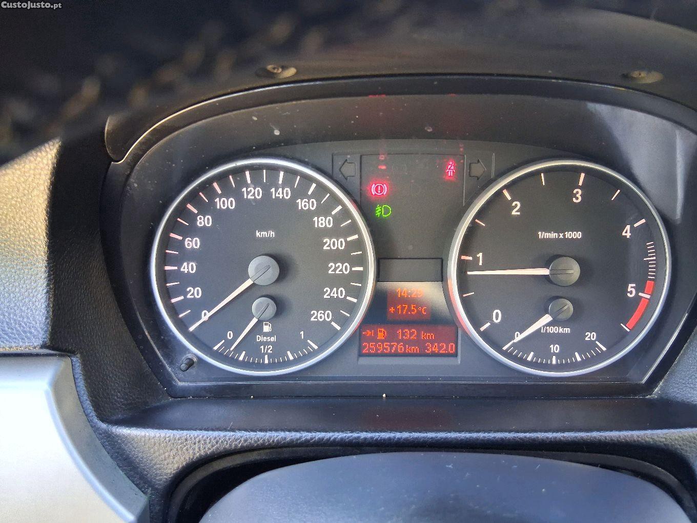 BMW 318 d pack sport selo 46euros — fotografia 5