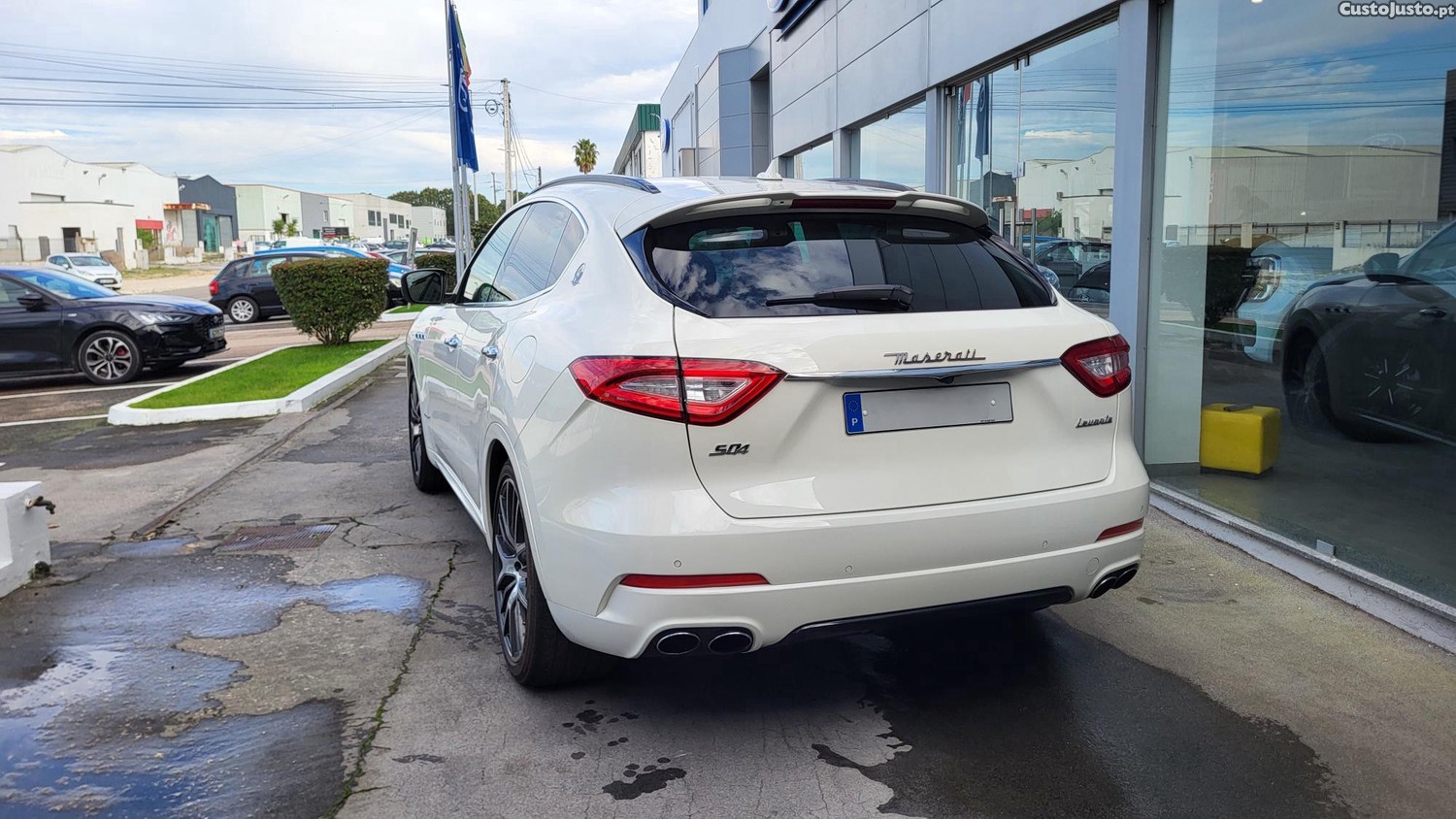 Maserati Levante S GrandSport - 17 foto 3