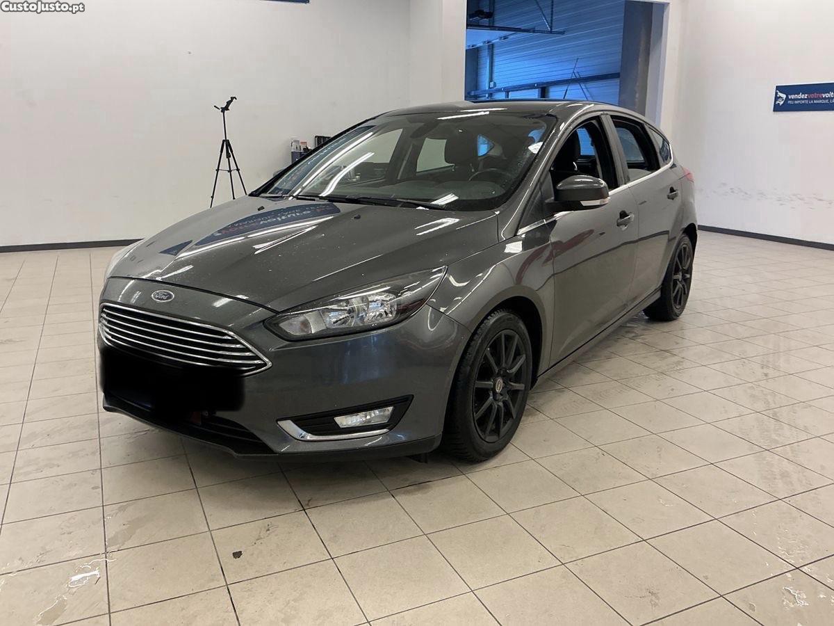 Ford Focus Titanium — fotografia 5