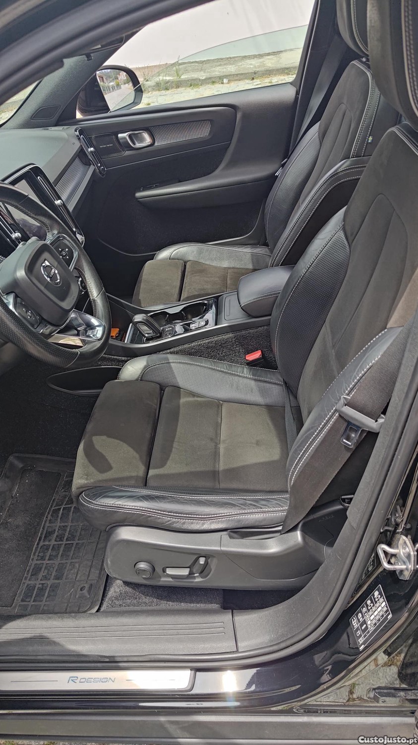 Volvo XC 40 Rdesign D4 AWD — fotografia 2