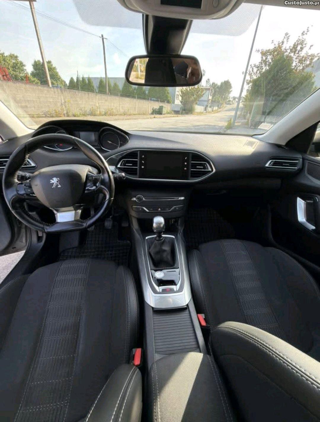 Peugeot 208 allure — fotografia 3