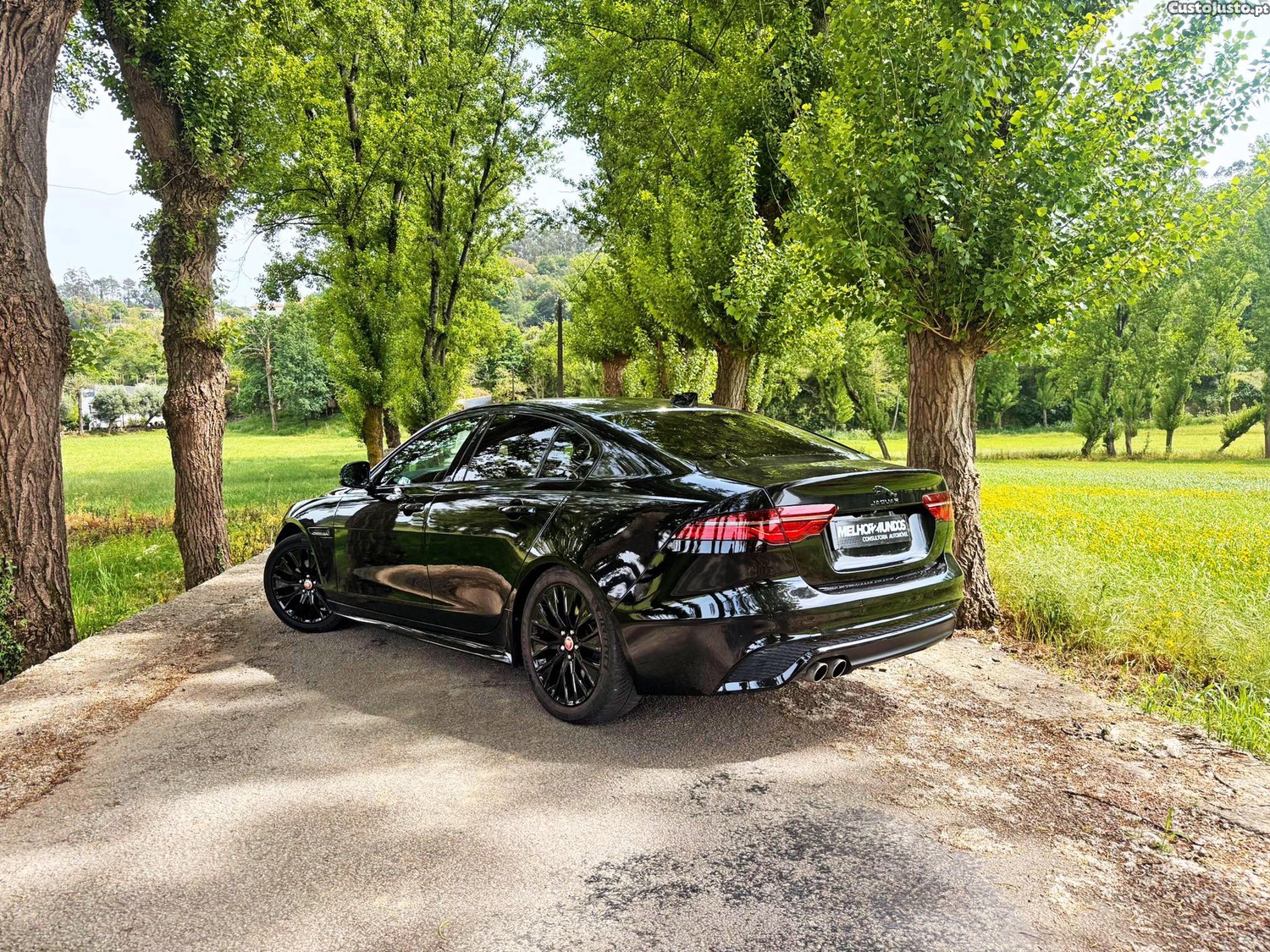 Jaguar XE 2.0 D R-Dynamic S - 19 foto 3