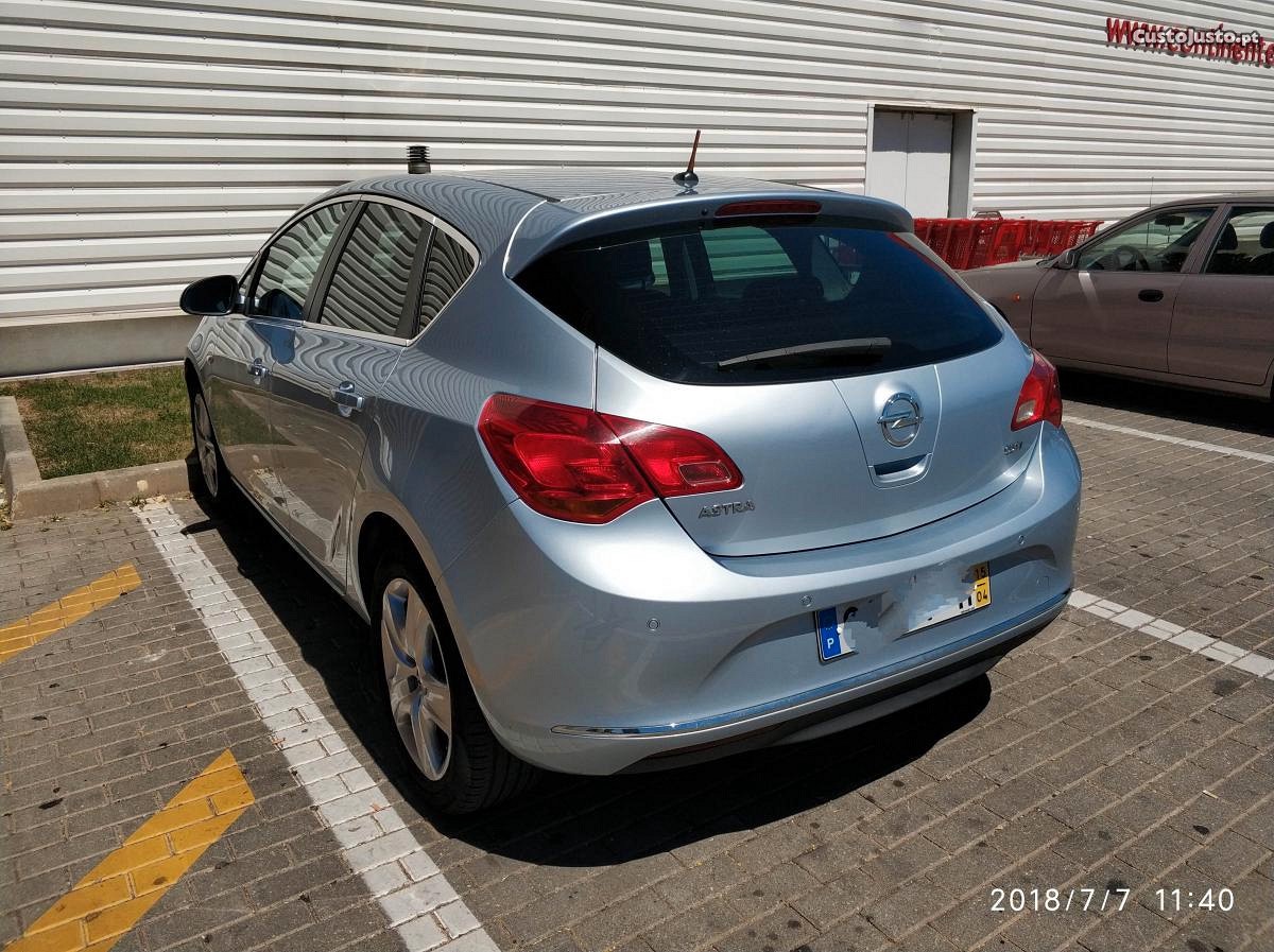 Opel Astra 1.6 CDTi Cosmo S/S — fotografia 6