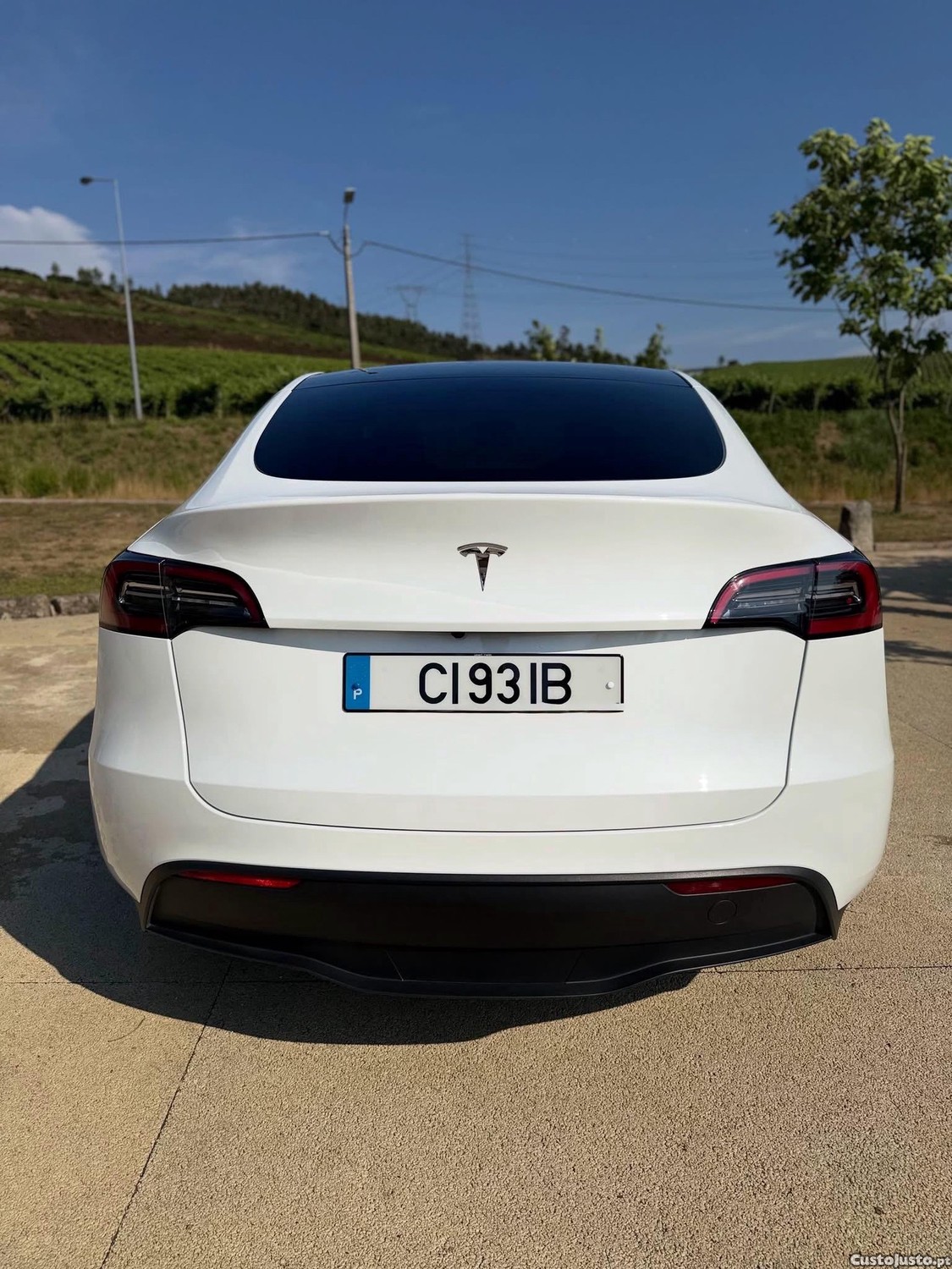 Tesla Model Y Standard Range Plus — fotografia 9