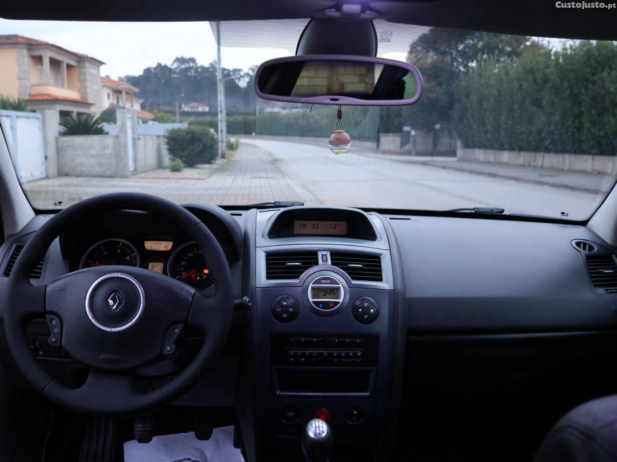 Renault Mégane Dynamique Luxe 105CV Cx.6 — fotografia 5