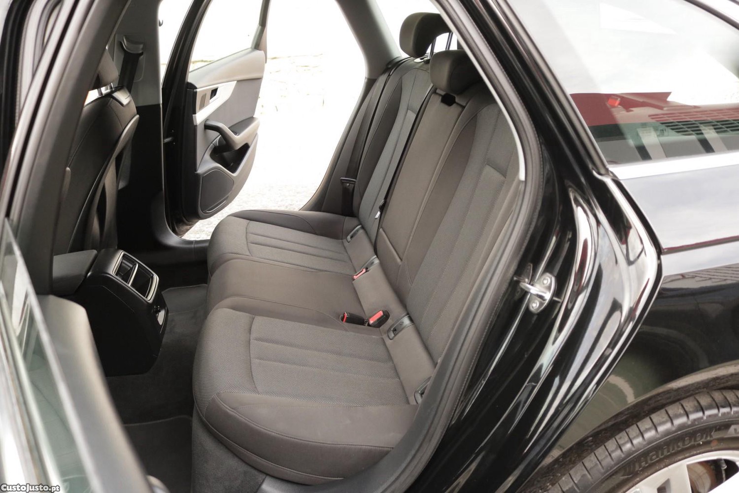 Audi A4 Avant 30 TDI S Tronic 136cv — fotografia 33
