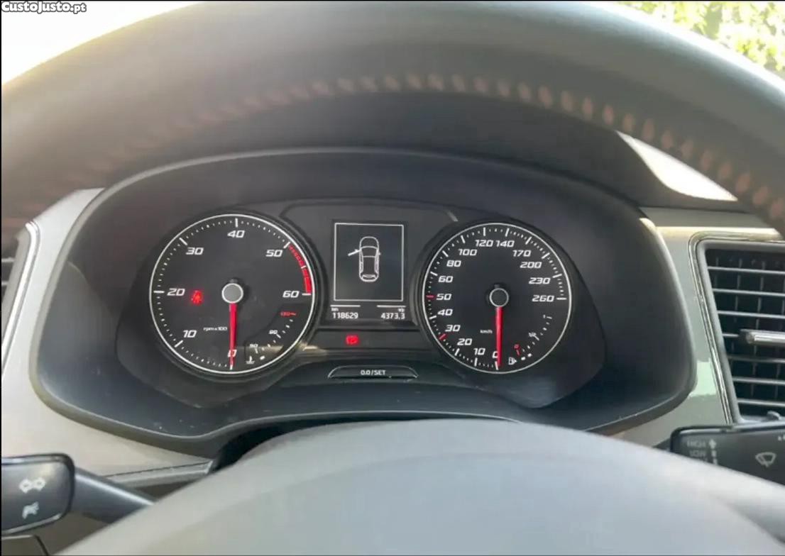 SEAT Leon 2.0 TDI FR 5F — fotografia 3