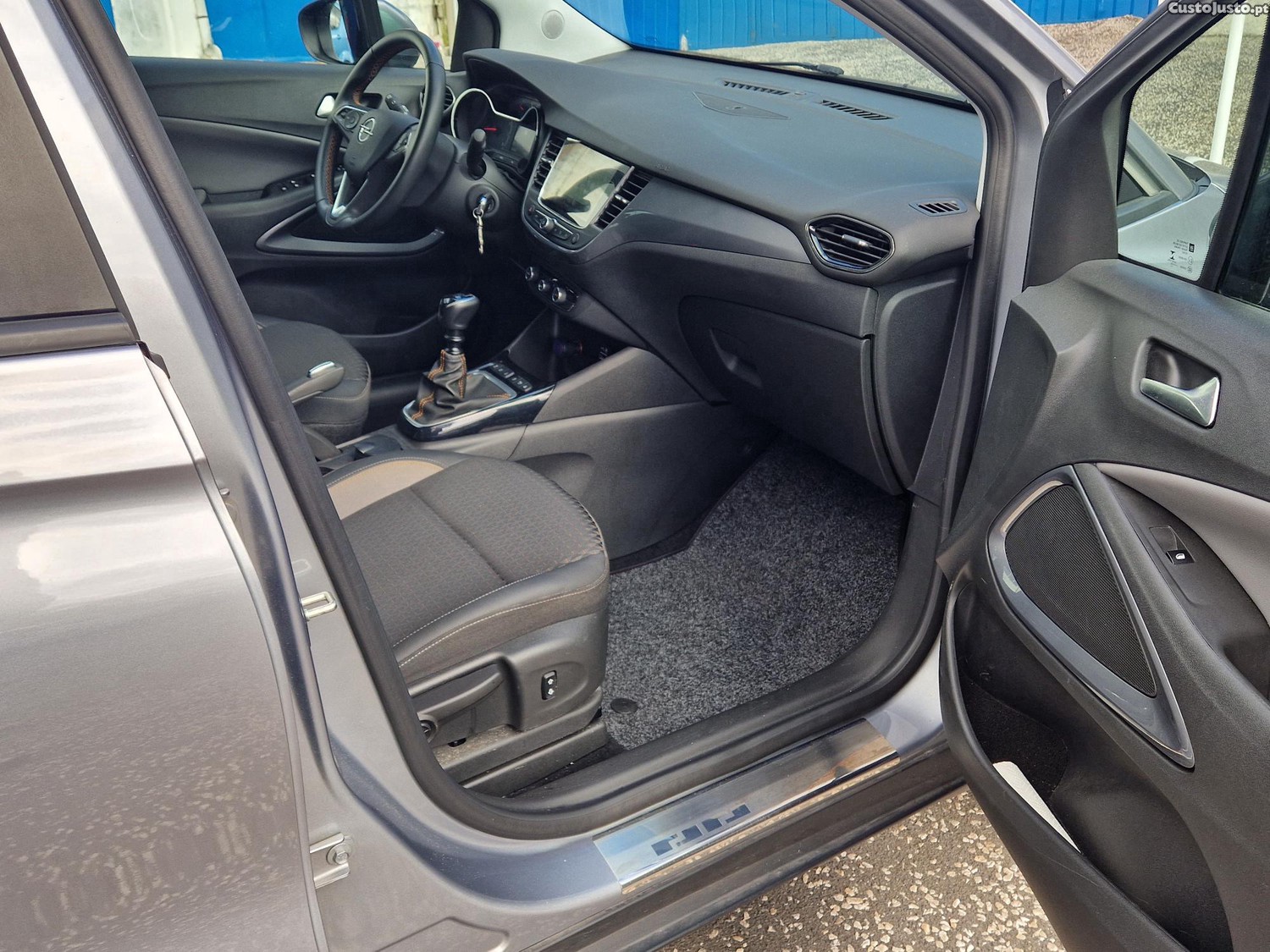 Opel Crossland X INNOVATION 1.2T 130CV — fotografia 2