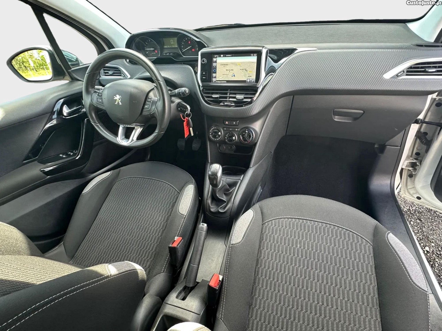 Peugeot 208 1.2 PureTech — photo 4
