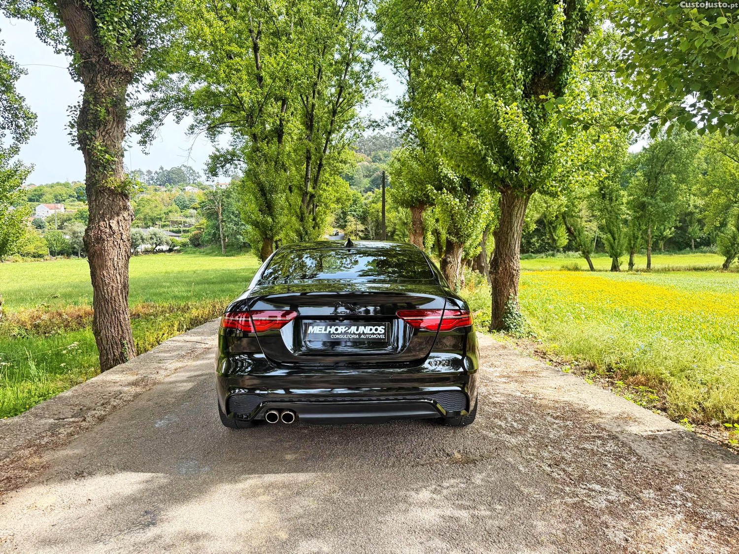 Jaguar XE 2.0 D R-Dynamic S - 19 foto 4
