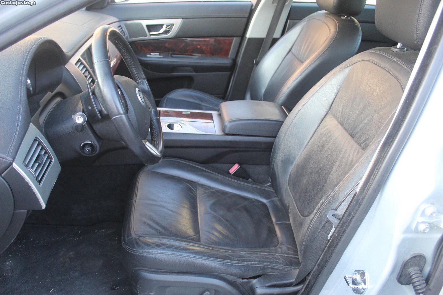 Jaguar XF 2.7 V6 Luxury — fotografia 3