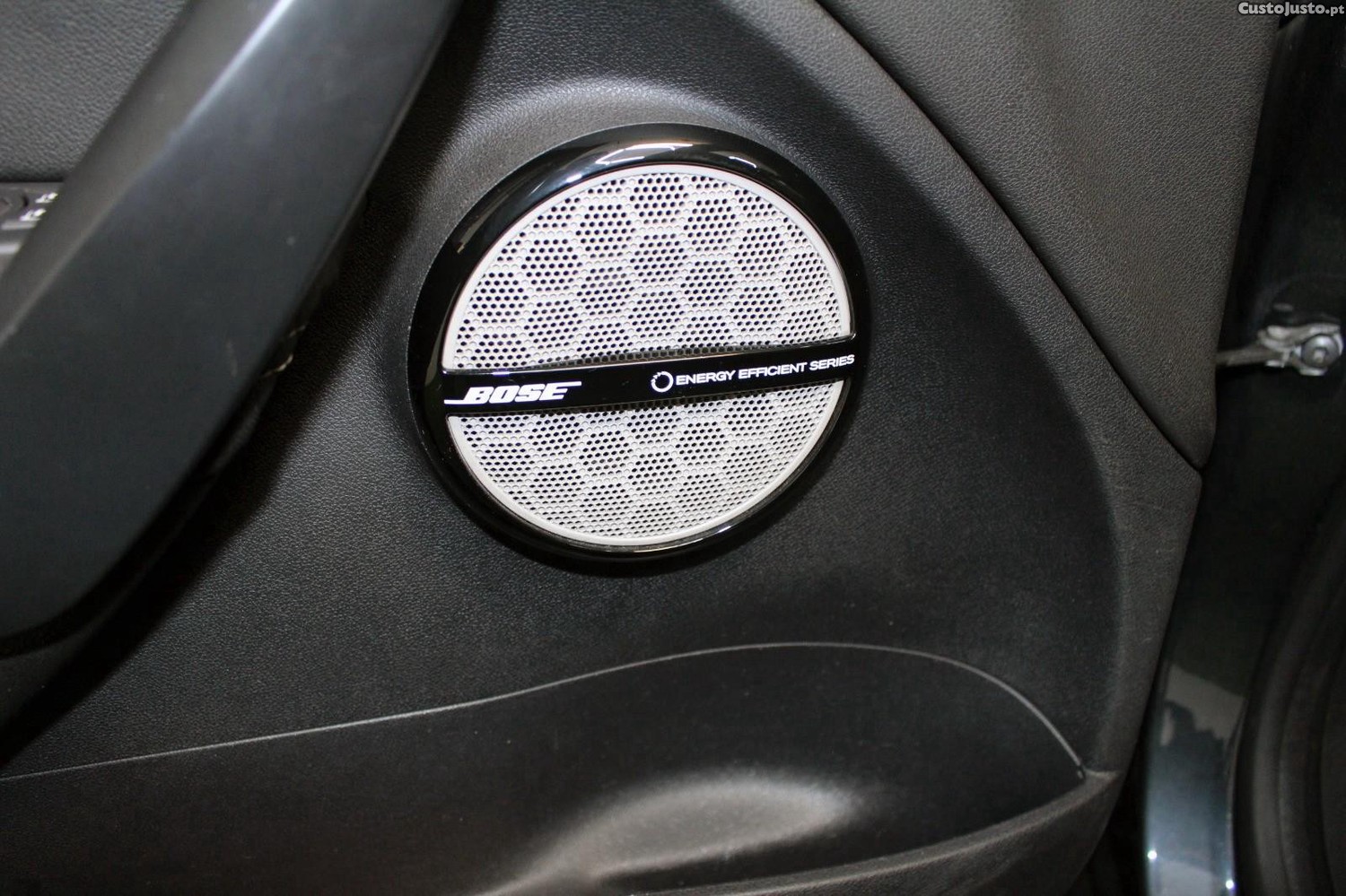 Renault Mégane 1.5 Blue dCi Bose Edition EDC — fotografia 4