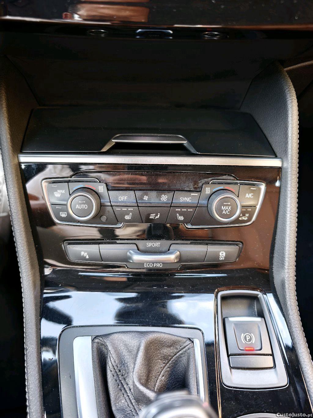 BMW 218 Active Tourer Luxury — fotografia 2
