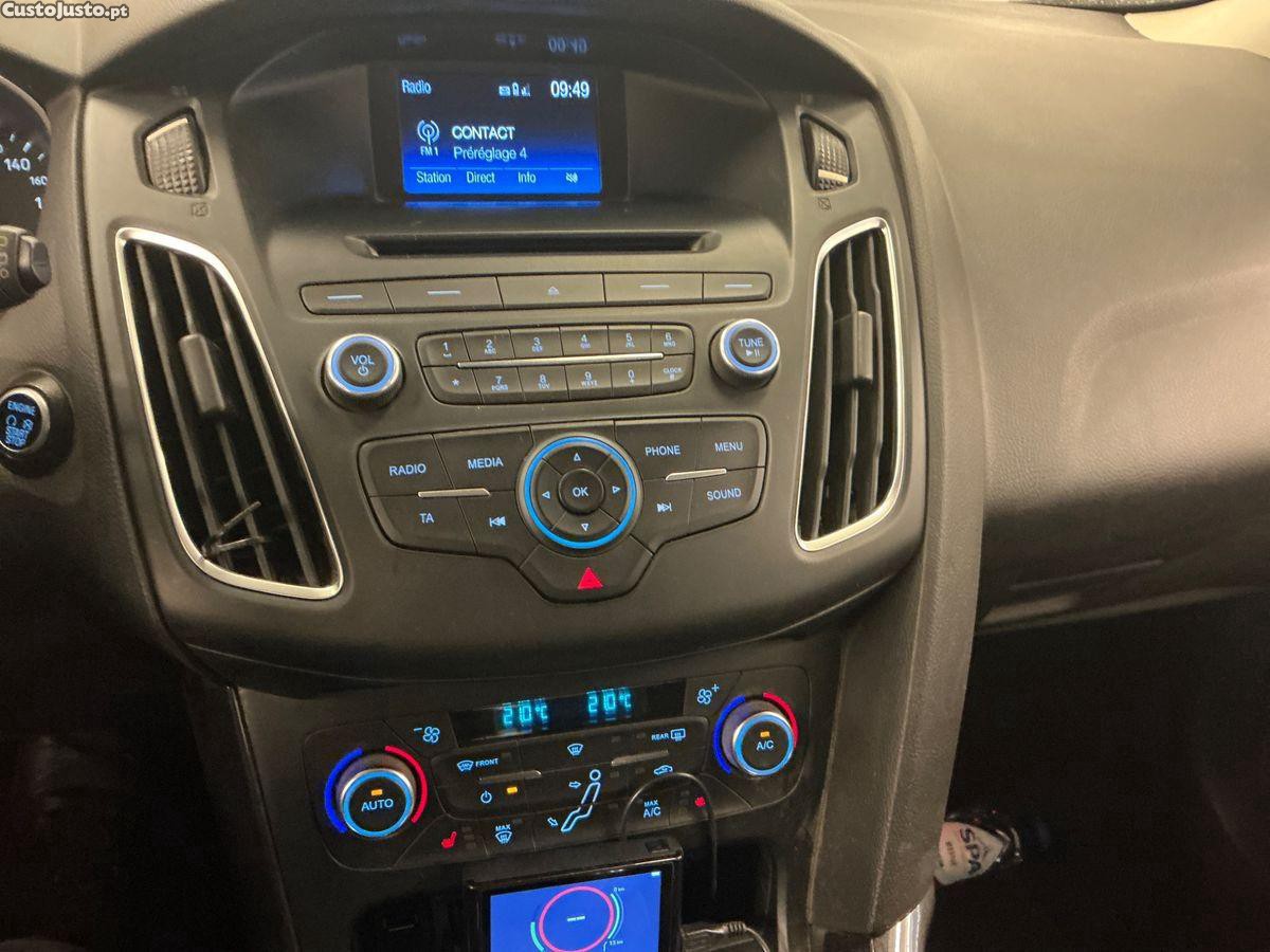 Ford Focus Titanium — fotografia 2