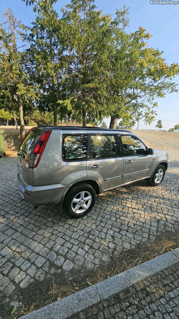 Nissan X-Trail 4 WD - 2.2 Disel — fotografia 11