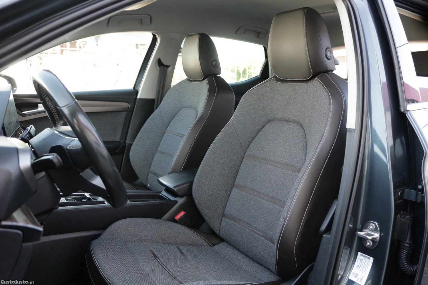 SEAT Leon 1.4 e-Hybrid Xcellence DSG 204cv — fotografia 40