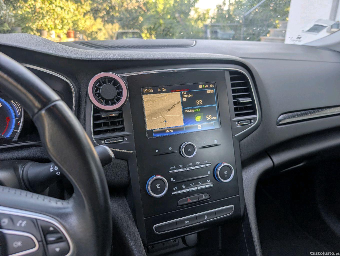 Renault Mégane IV eco2 — fotografia 8