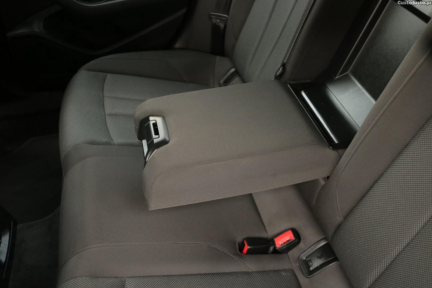 Audi A4 Avant 30 TDI S Tronic 136cv — fotografia 30