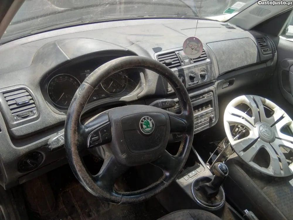 Skoda Roomster 1.6 TDI (66 kW / 90 cv) [03.2010 - 05.2015] - 11 foto 4