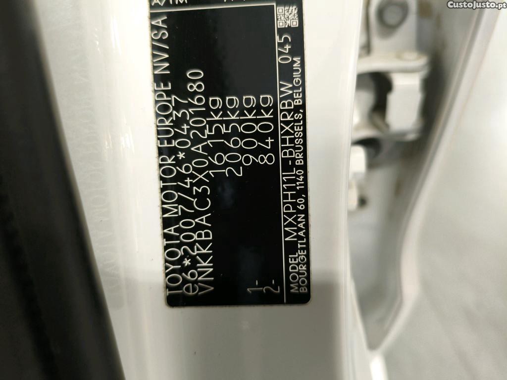 Toyota Yaris 1.5 HDF Comfort Auto 115cv — fotografia 11