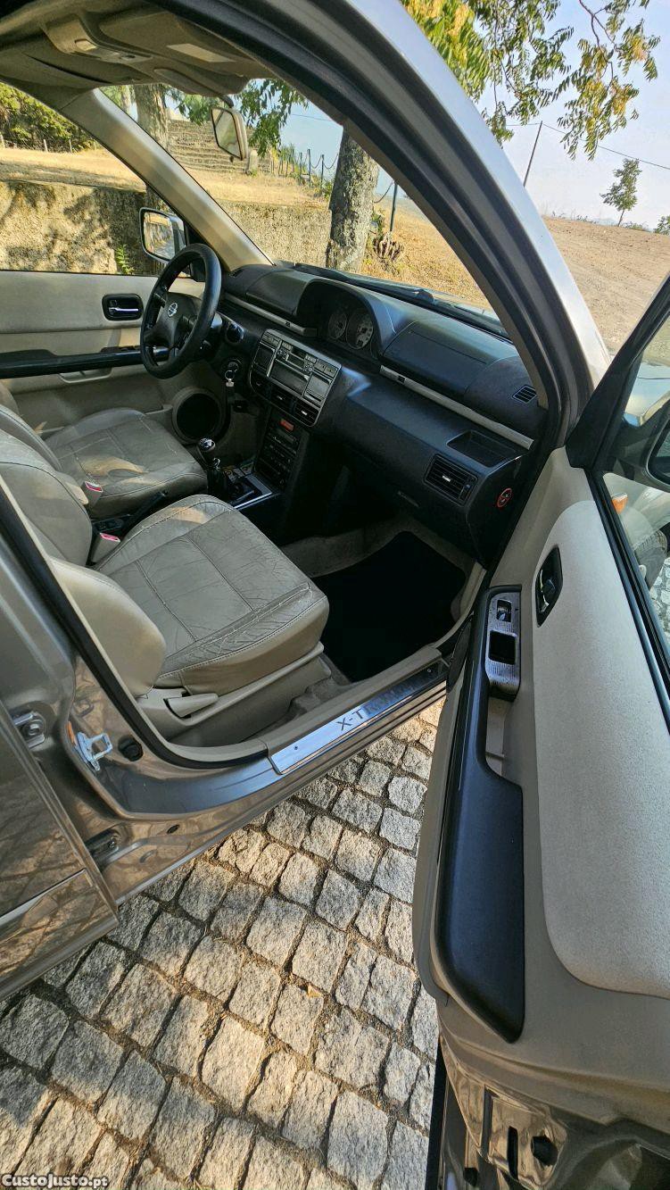 Nissan X-Trail 4 WD - 2.2 Disel — fotografia 9