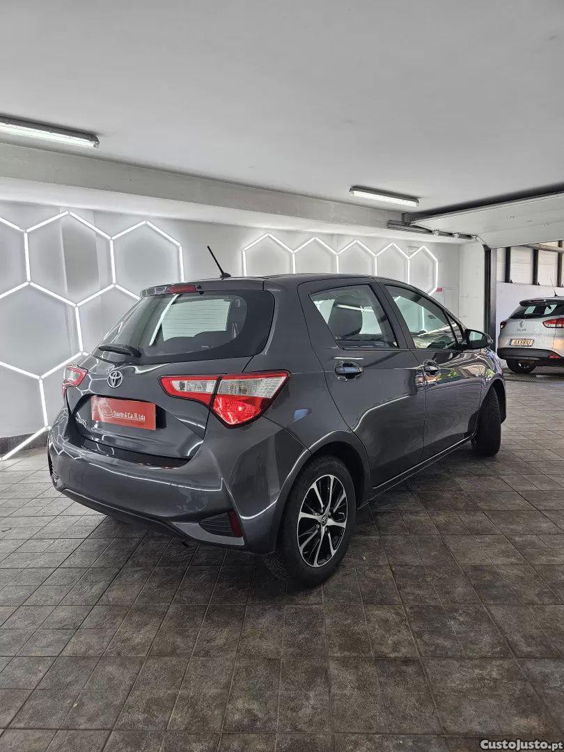 Toyota Yaris 1.0 vvt-i comfort — fotografia 9