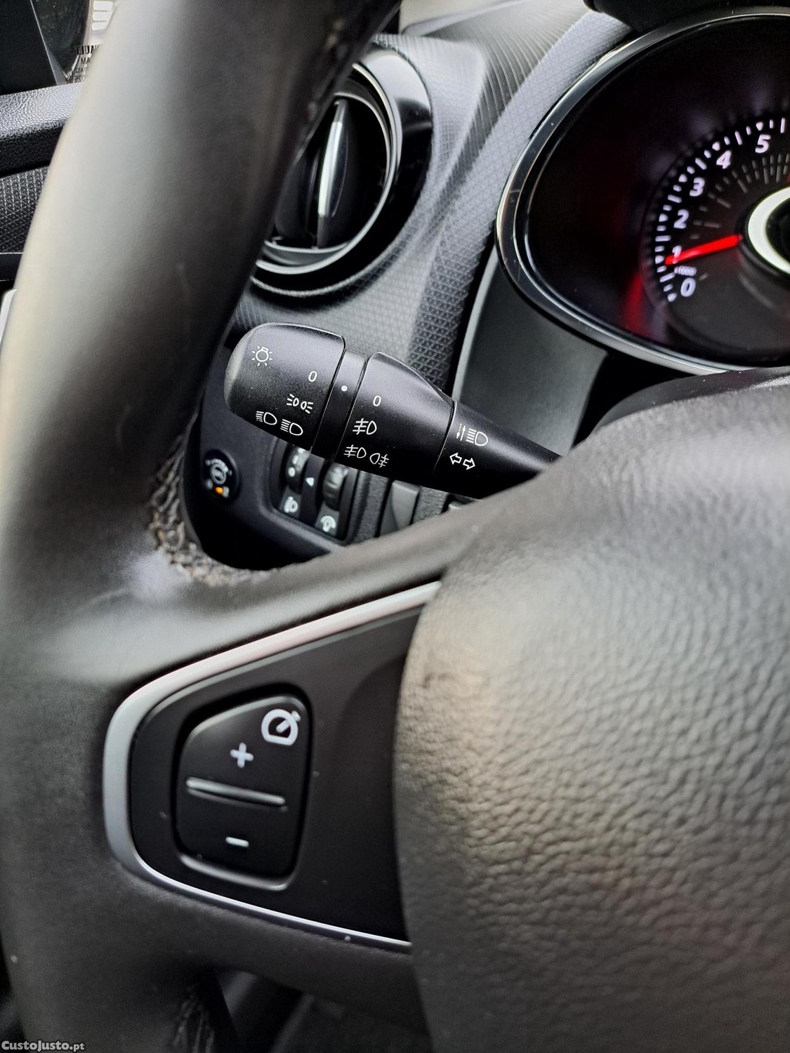 Renault Clio 0.9 TCe Limited Bi-Fuel — fotografia 19