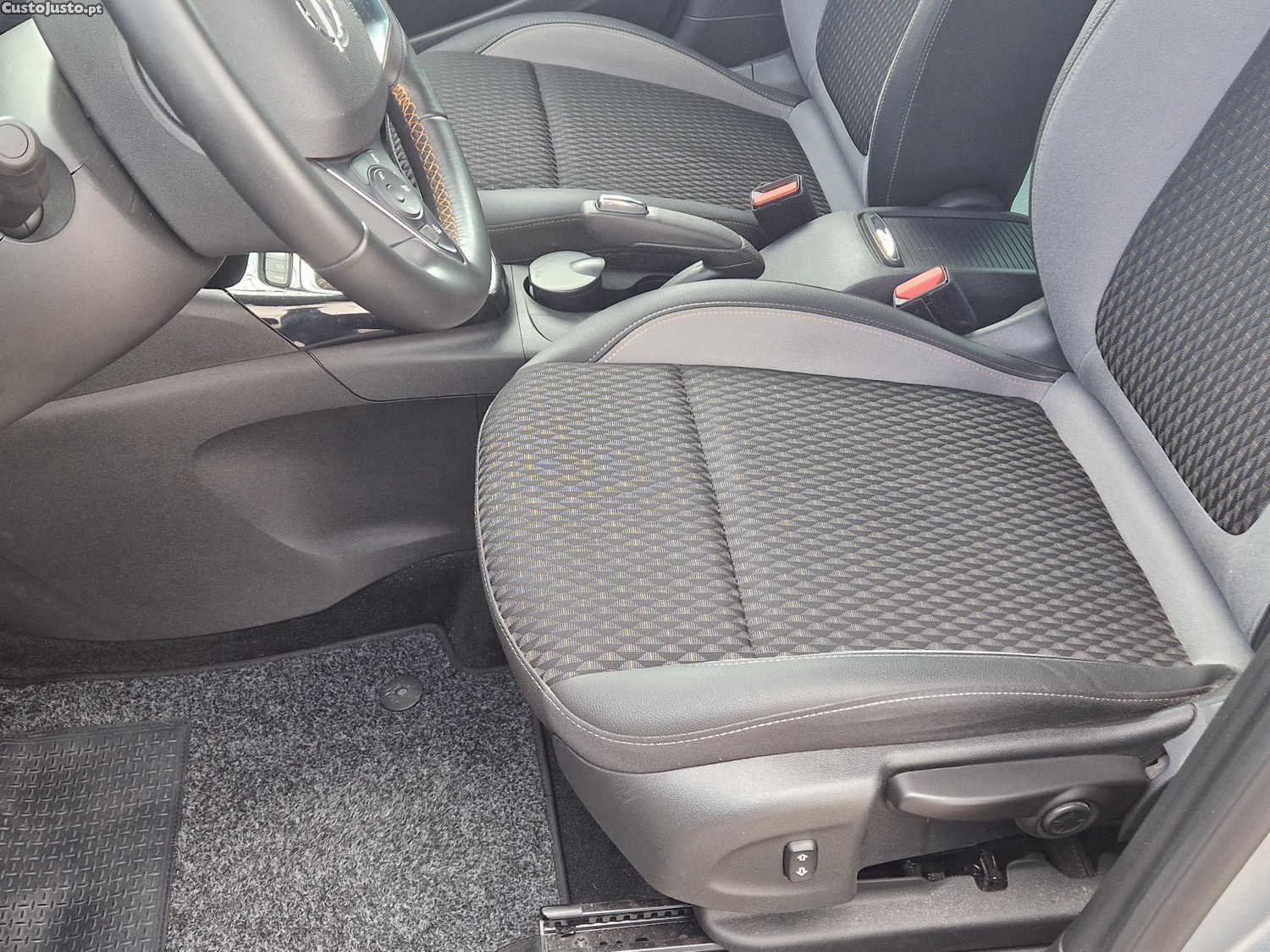 Opel Crossland X INNOVATION 1.2T 130CV — fotografia 3