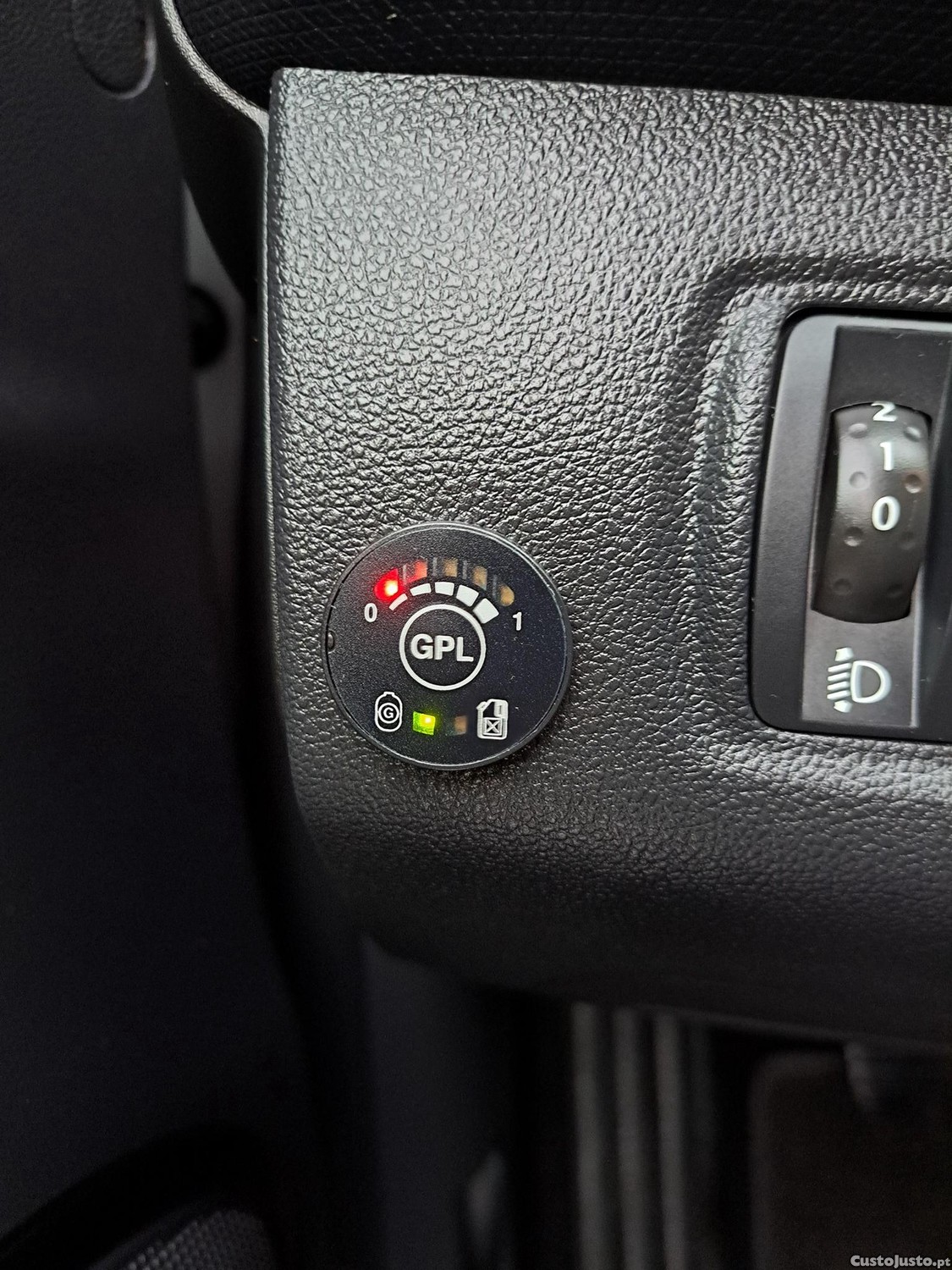 Renault Clio 0.9 TCe Limited Bi-Fuel — fotografia 17