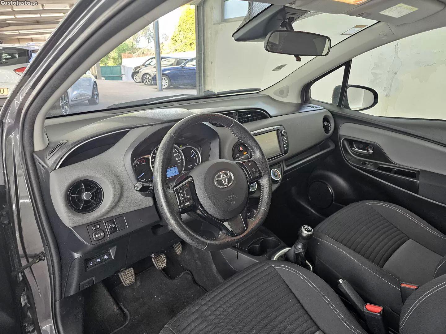 Toyota Yaris 1.0 vvt-i comfort — fotografia 3