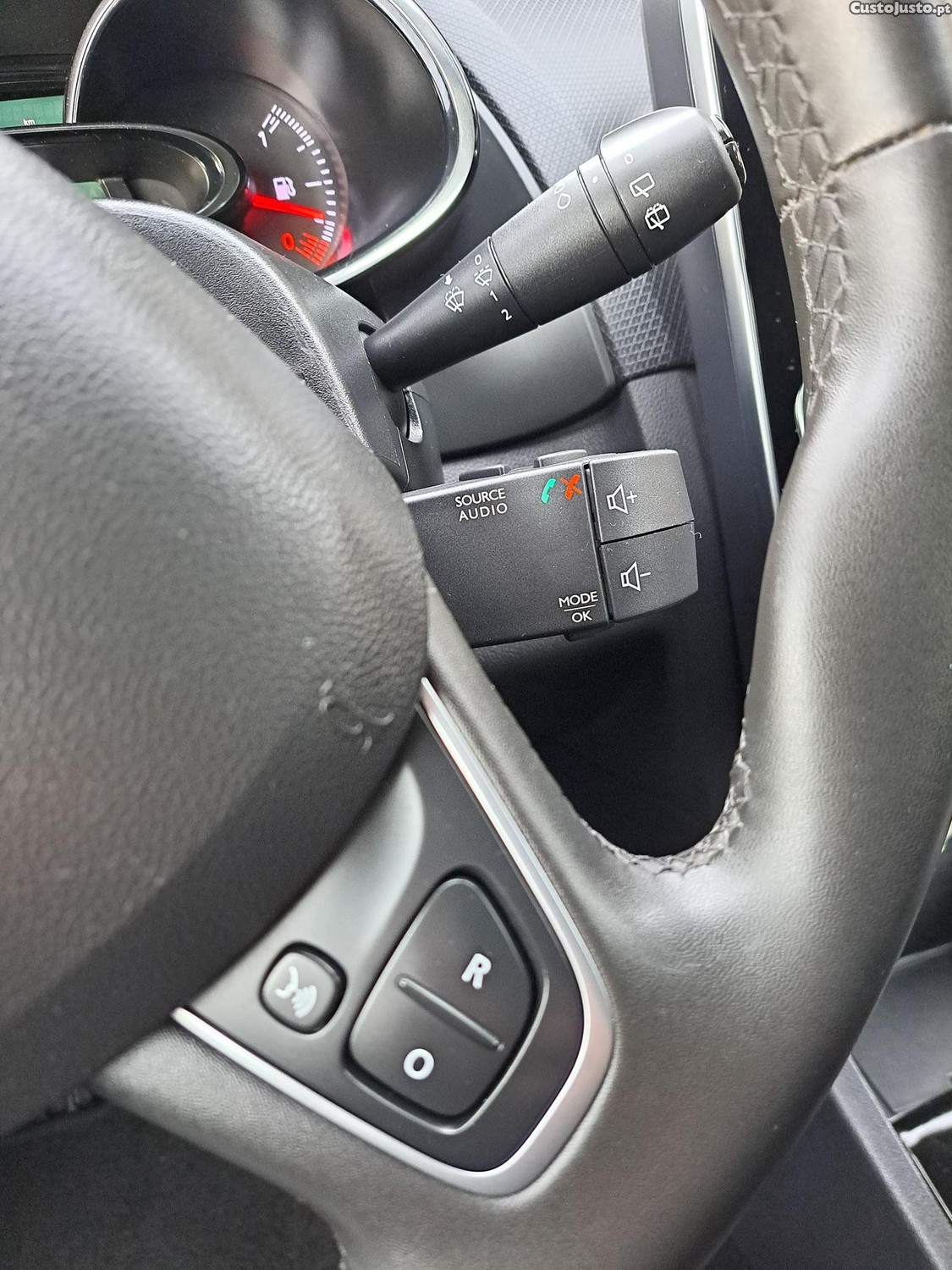 Renault Clio 0.9 TCe Limited Bi-Fuel — fotografia 18