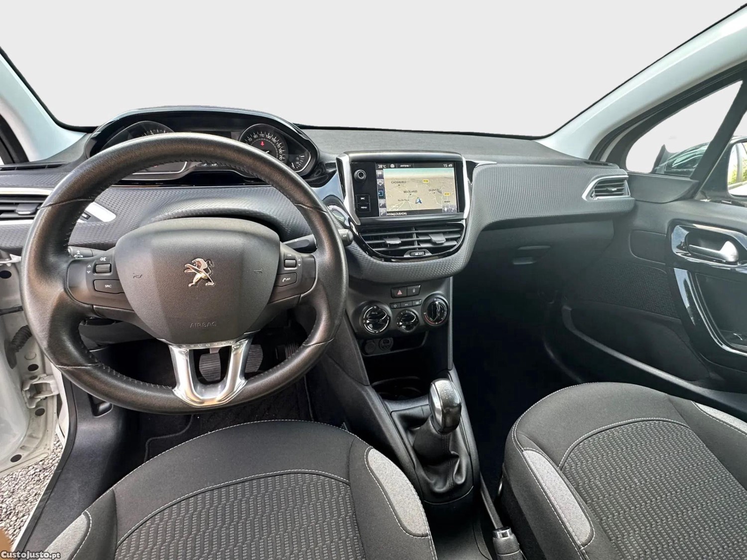 Peugeot 208 1.2 PureTech — photo 5