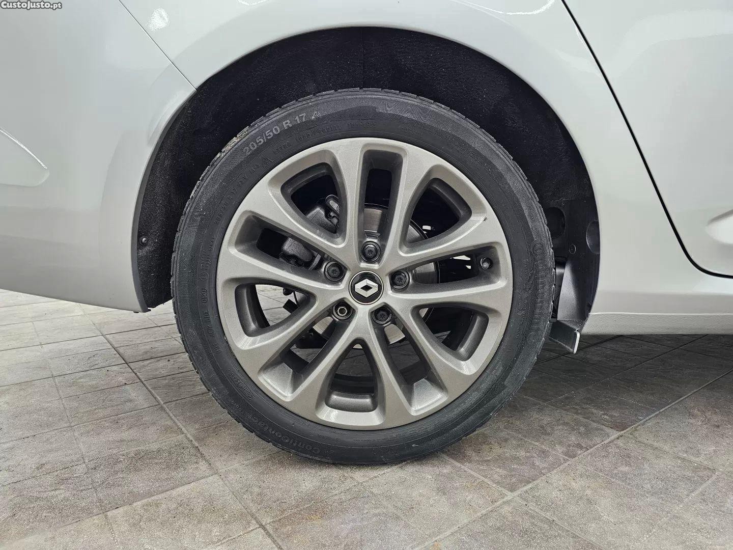 Renault Mégane 1.5 blue dci gt line edc — fotografia 13