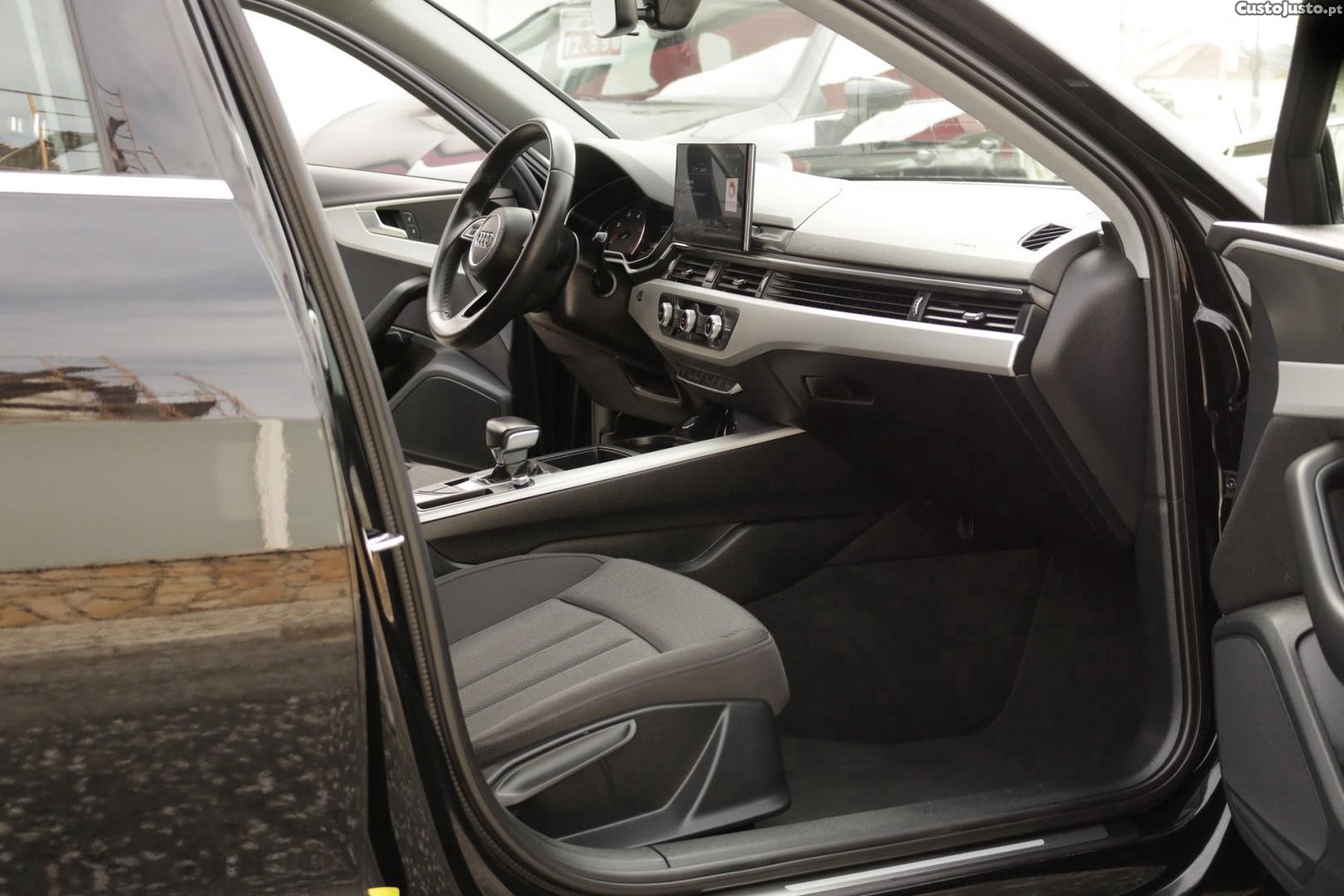 Audi A4 Avant 30 TDI S Tronic 136cv — fotografia 39