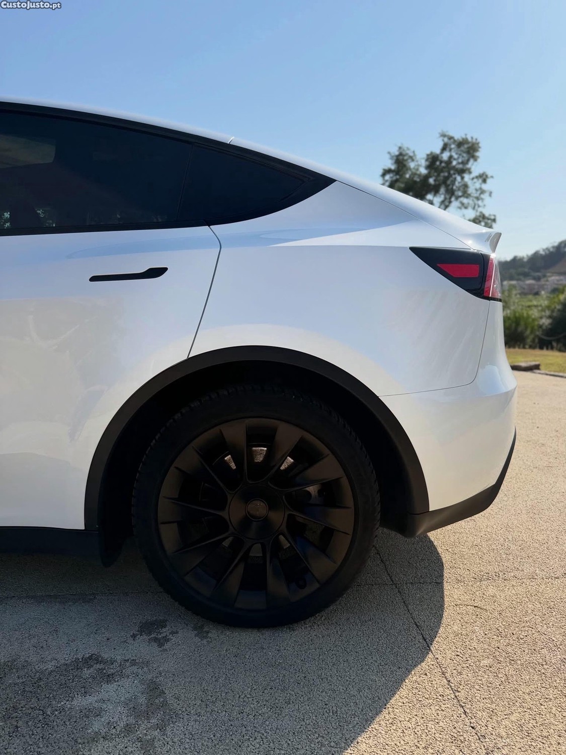 Tesla Model Y Standard Range Plus — fotografia 7