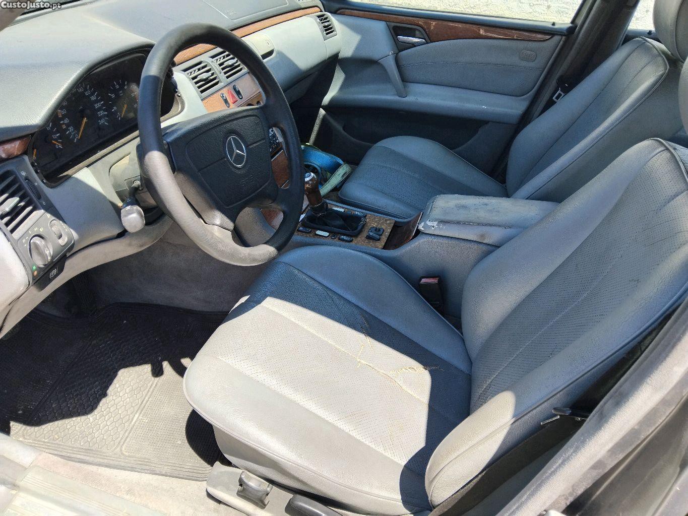 Mercedes-Benz E 200 CDI — fotografia 4