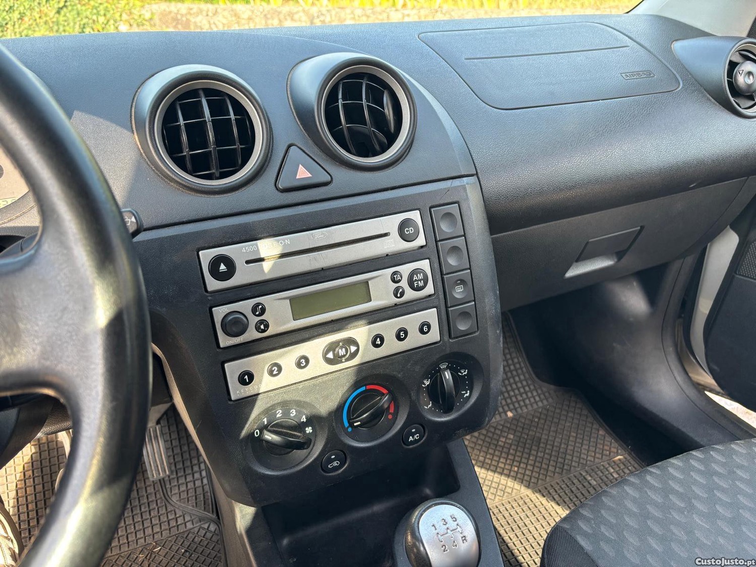 Ford Fiesta 5 — fotografia 4