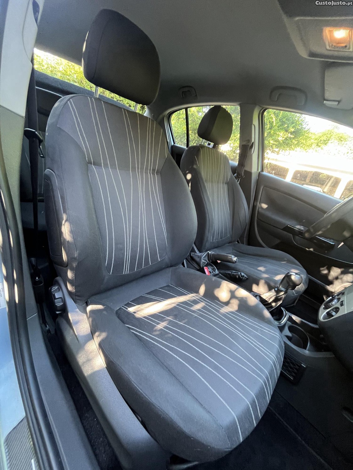 Opel Corsa 1.3 CDTi - 89.650 km Nacional — fotografia 4