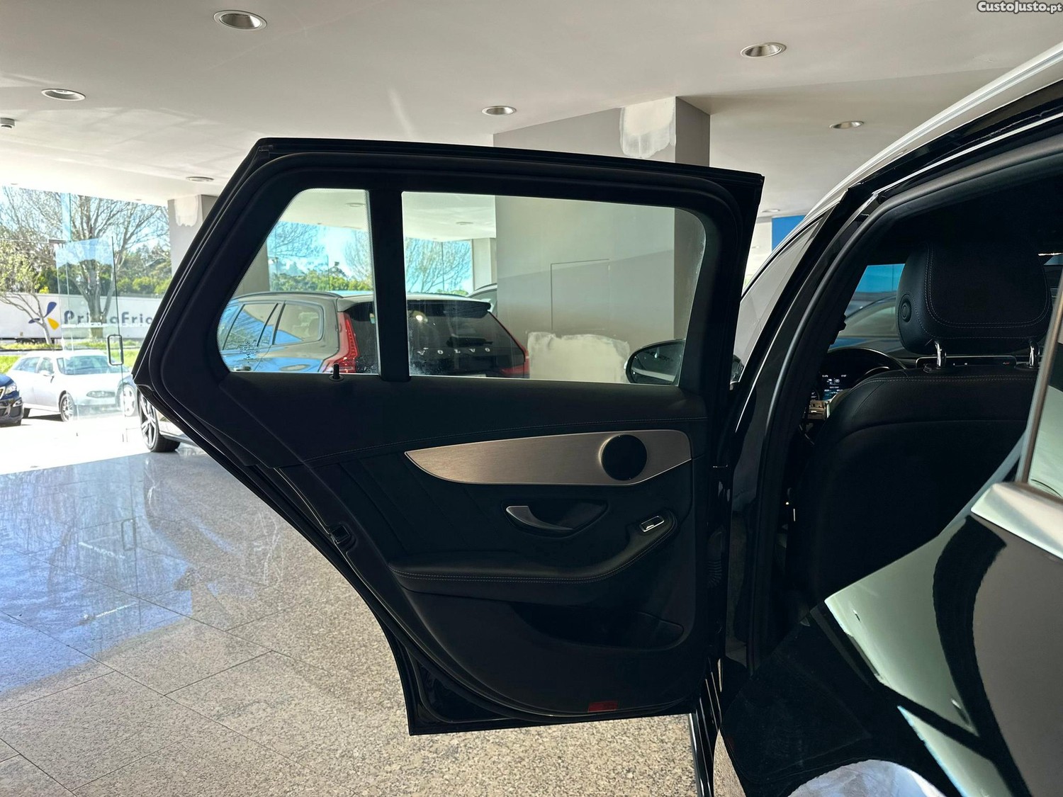Mercedes-Benz C 300 de AMG Line — fotografia 3