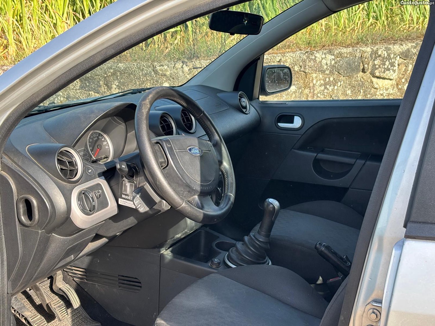 Ford Fiesta 5 — fotografia 7
