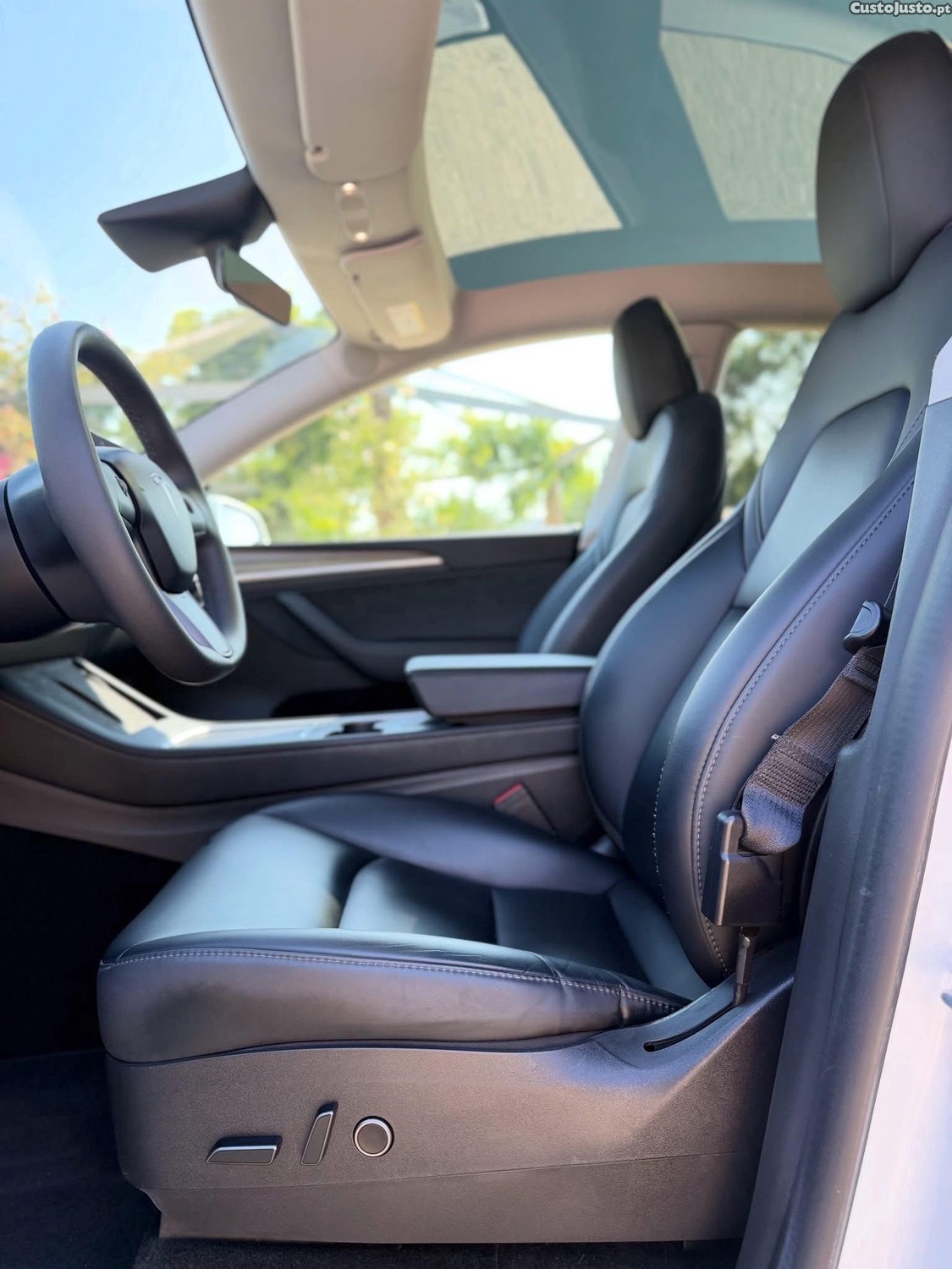 Tesla Model Y Standard Range Plus — fotografia 4