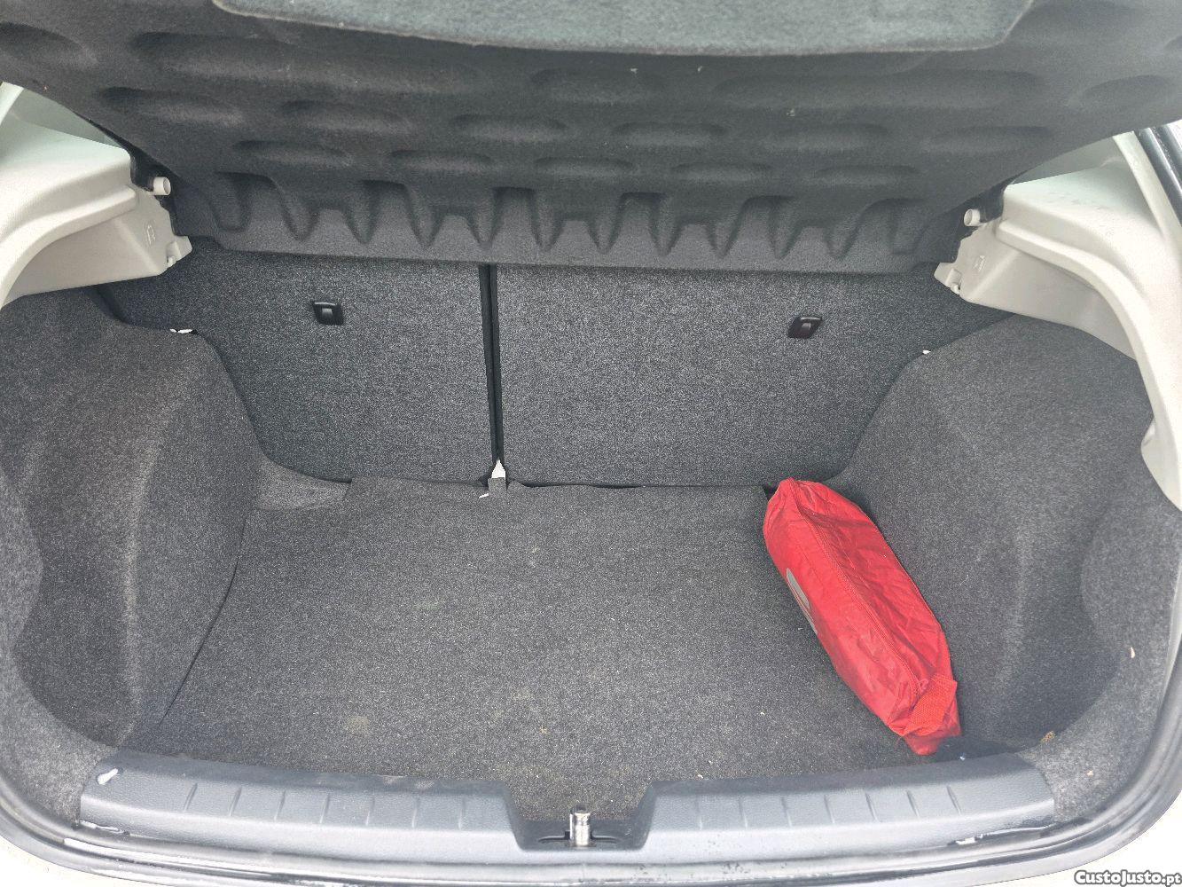 SEAT Ibiza 1.4 tdi FR — fotografia 2