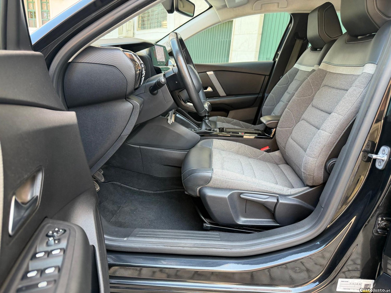 Citroën C4 1.2 PureTech Feel — fotografia 17