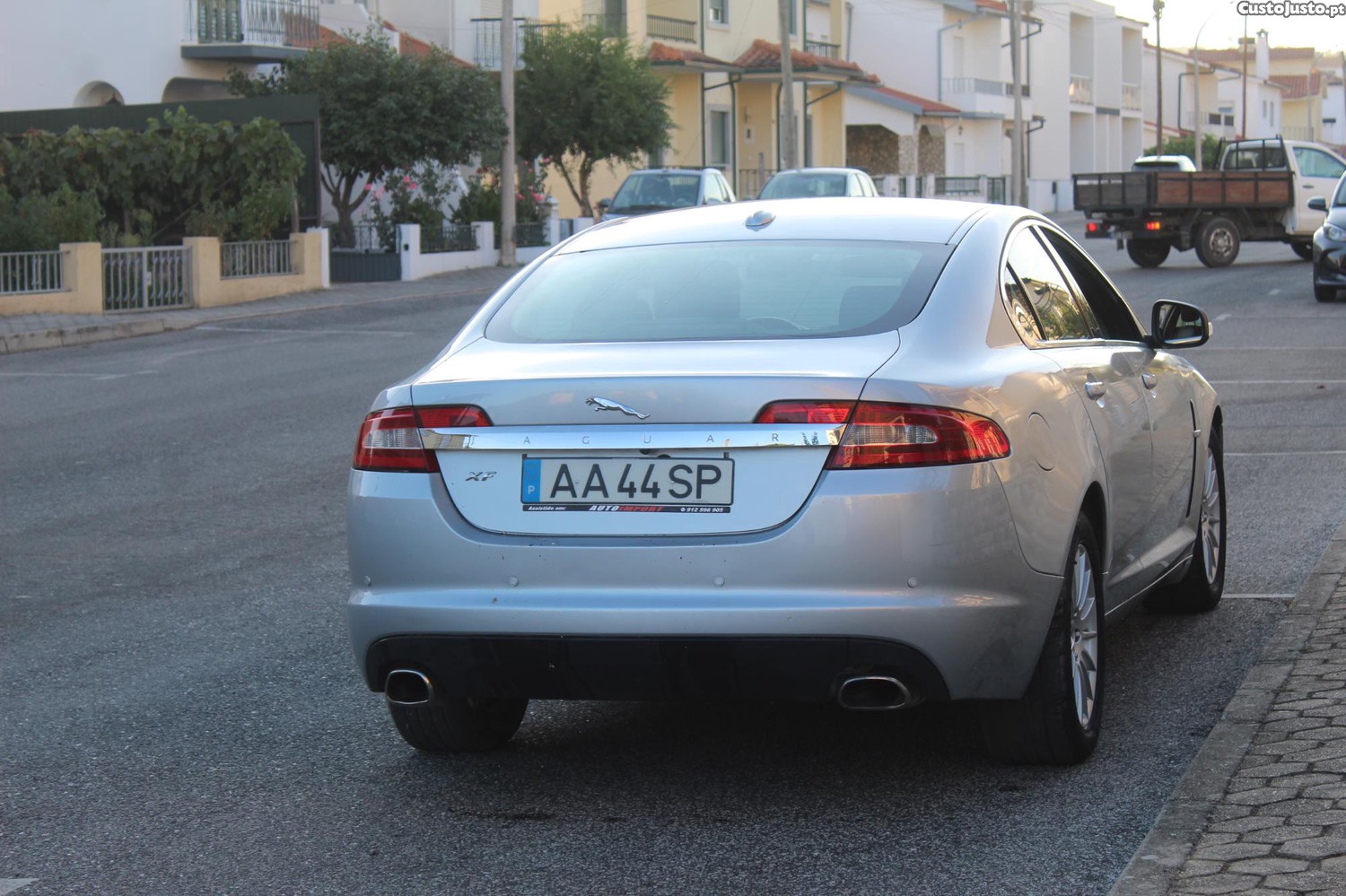Jaguar XF 2.7 V6 Luxury — fotografia 6