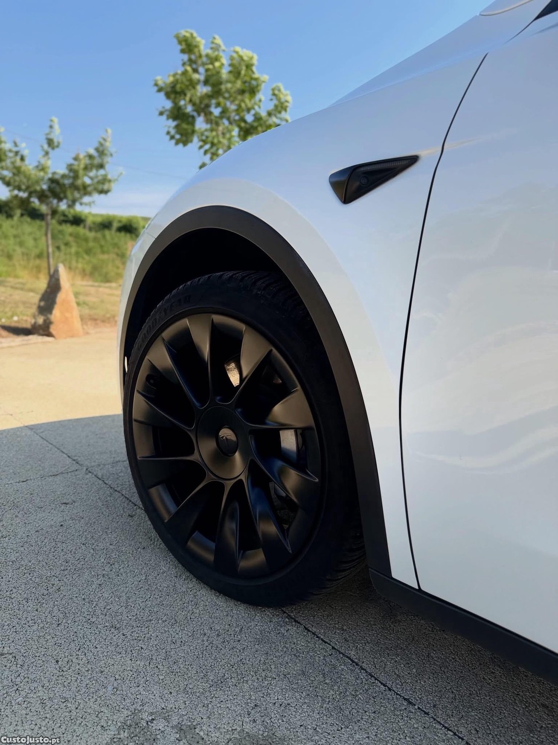 Tesla Model Y Standard Range Plus — fotografia 6