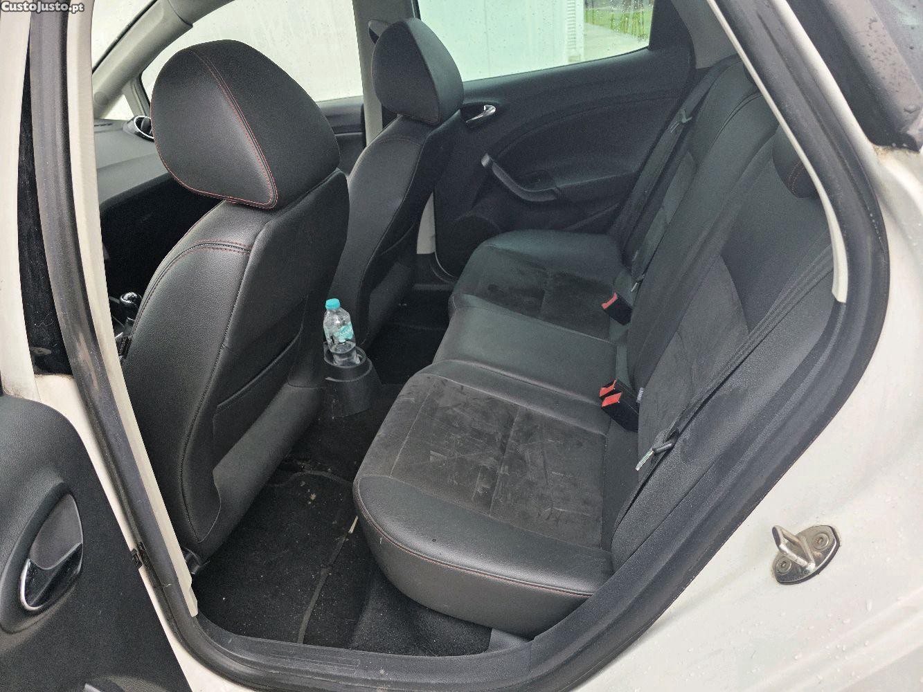 SEAT Ibiza 1.4 tdi FR — fotografia 3