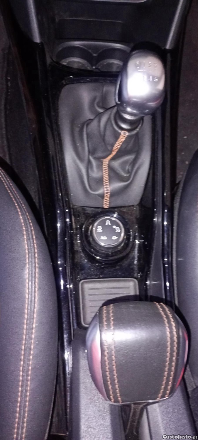 Peugeot 2008 Suv — fotografia 2