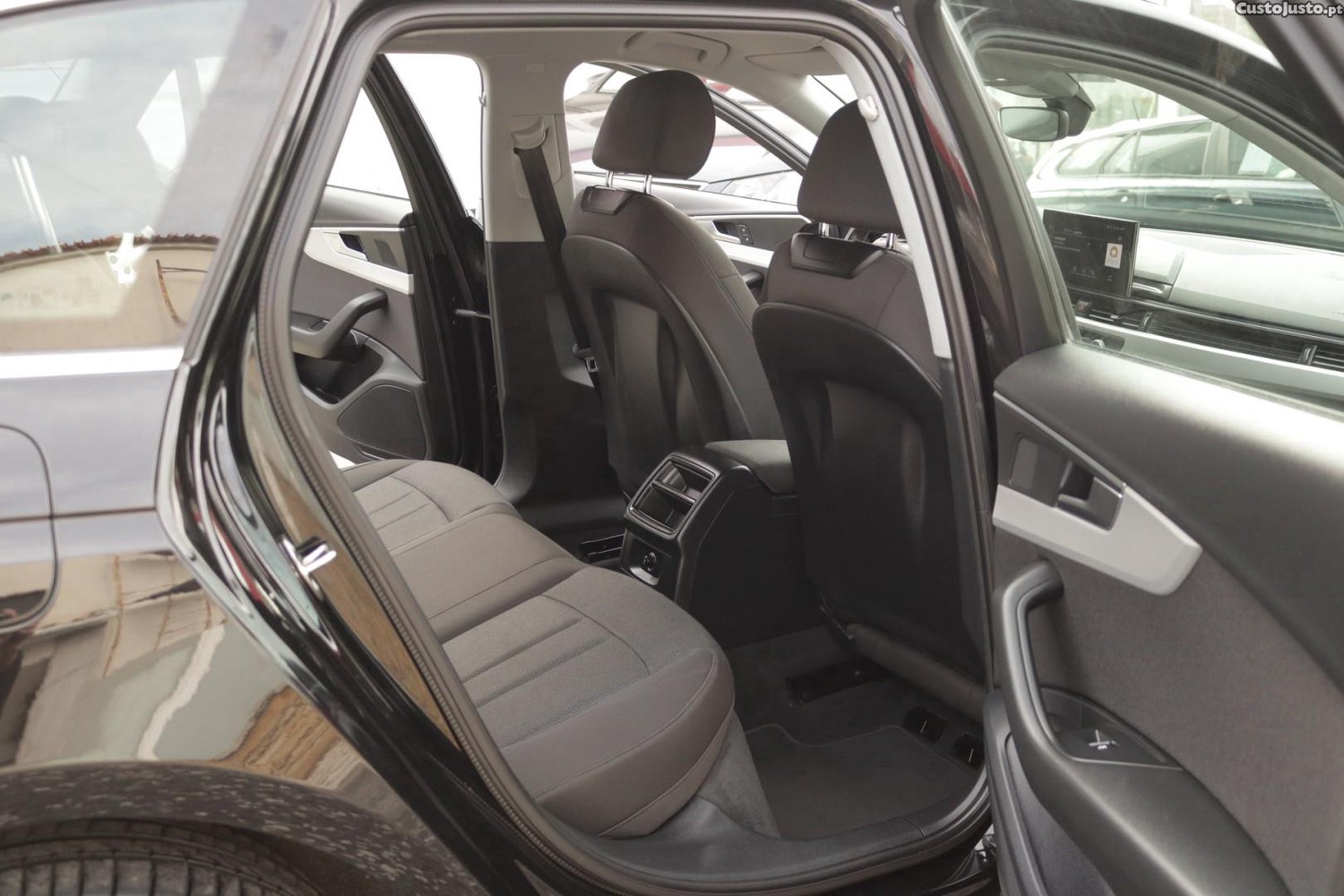 Audi A4 Avant 30 TDI S Tronic 136cv — fotografia 35