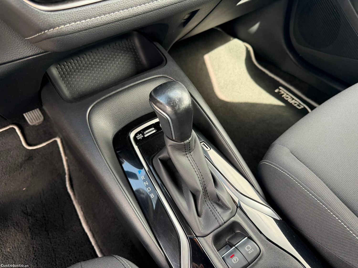 Toyota Corolla 1.8 Hybrid Comfort — fotografia 12