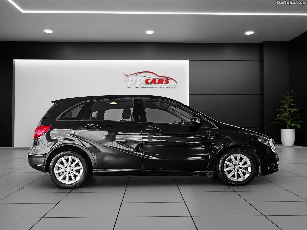 Mercedes-Benz B 180 CDI BlueEFFICIENCY N — fotografia 7